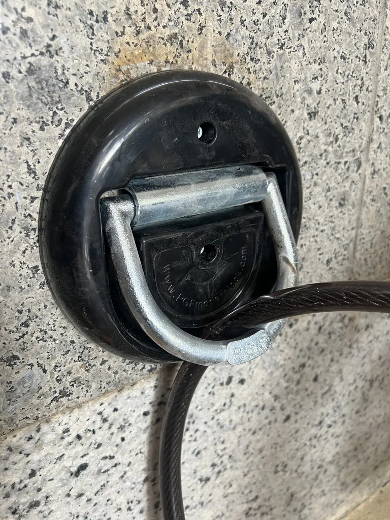 پایه قفل موتورسیکلت پیشگامانفرگویا مدل زمینی