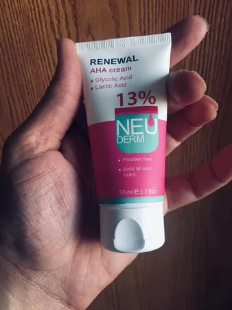 کرم لایه بردار نئودرم مدل Renewal AHA 13% حجم 50 میلی لیتر