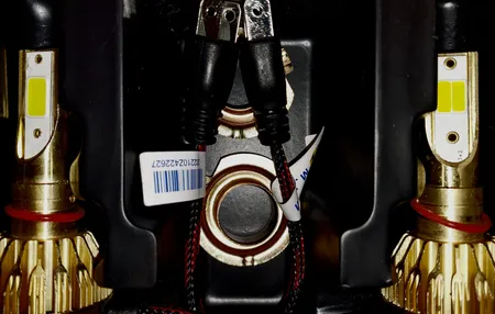 لامپ هدلایت خودرو مدل D9H7 بسته 2 عددی