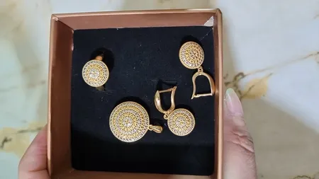 نیم ست طلا 18 عیار زنانه طلای مستجابی مدل آوا گرد کد 68001