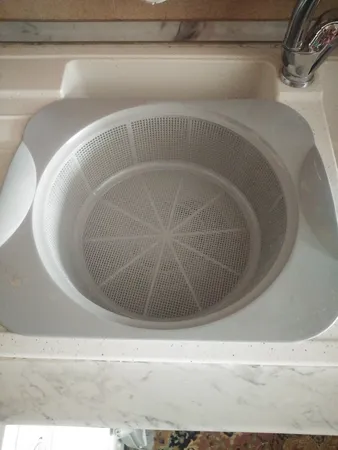 سبد سینک اشکان پلاستیک مدل دسته دار کد 370