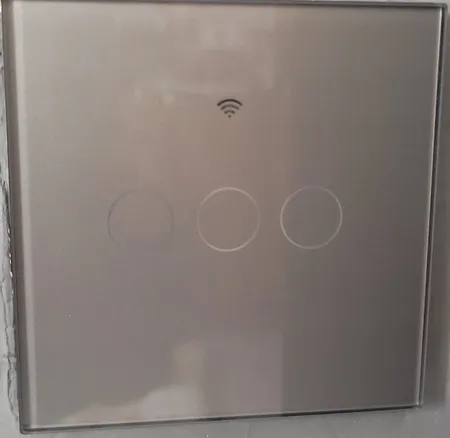 کلید لمسی هوشمند تویا مدل TUYA 3 GANG WiFi & RF433MHZ