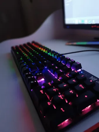 کیبورد مخصوص بازی اونیکوما مدل G27 RGB، مکانیکال سوییچ آبی، Full size، نورپردازی RGB