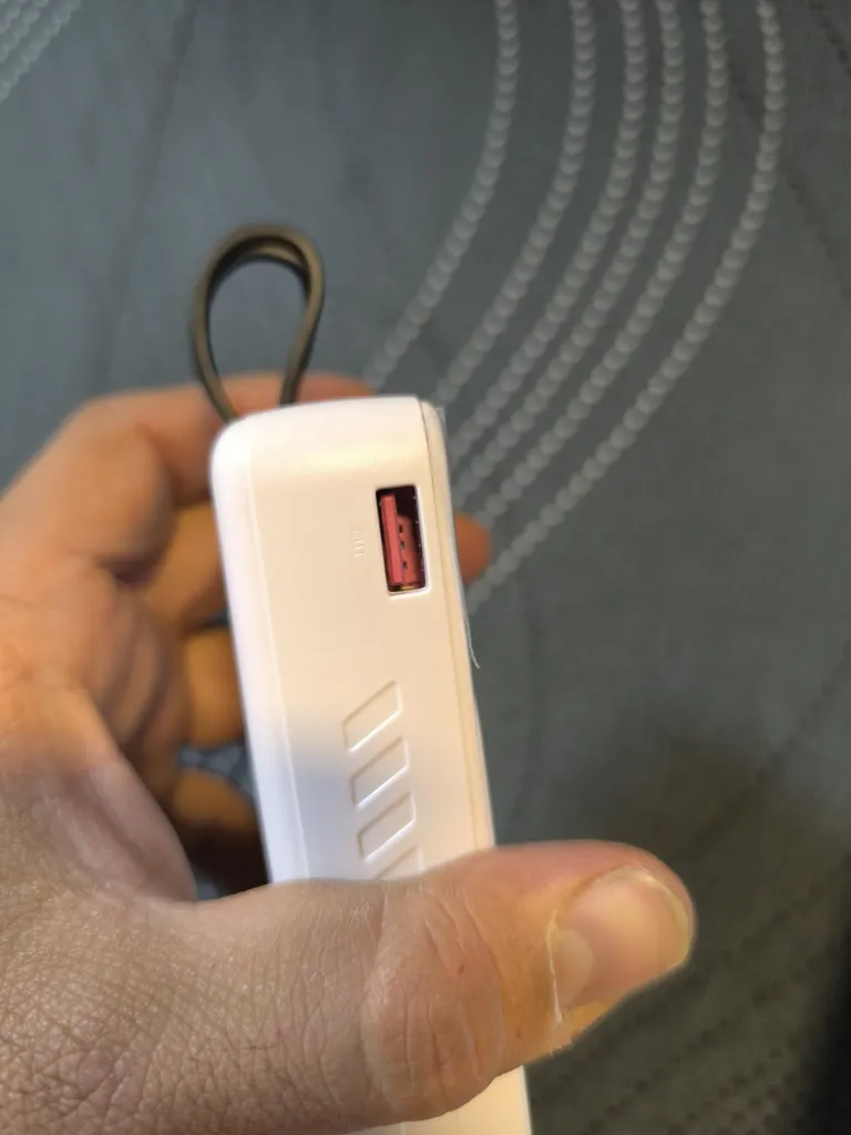 پاوربانک مدل AM-6000 ظرفیت 20000 میلی آمپر ساعت