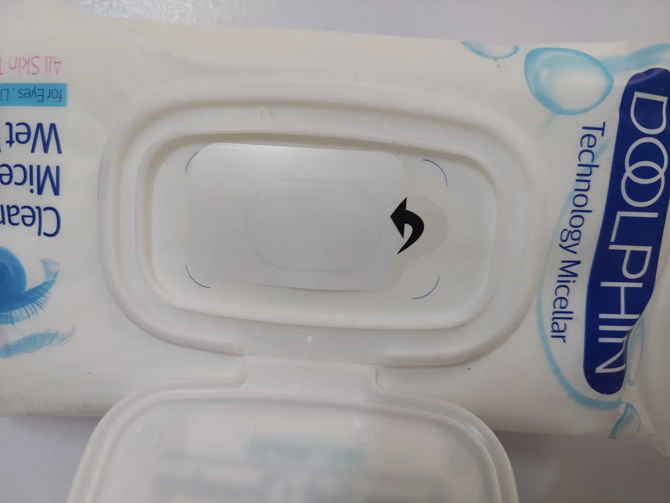 دستمال مرطوب پاک کننده آرایش دلفین مدل 001 بسته 60 عددی