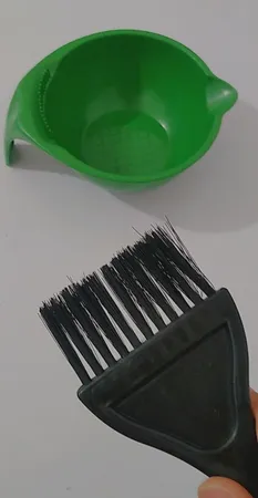 کاسه رنگ مو مدل Fashion به همراه برس رنگ مو مدل Hum