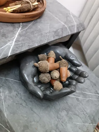 مجسمه سنگی مدل دست