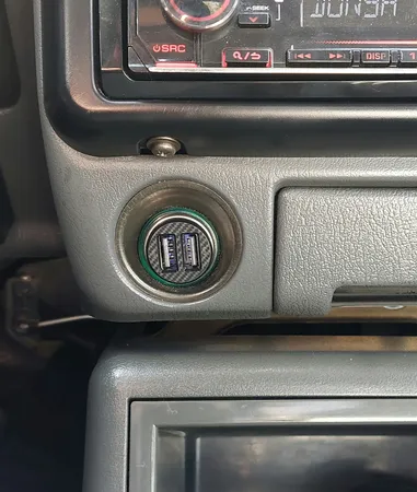 شارژر فندکی باسئوس مدل Grain