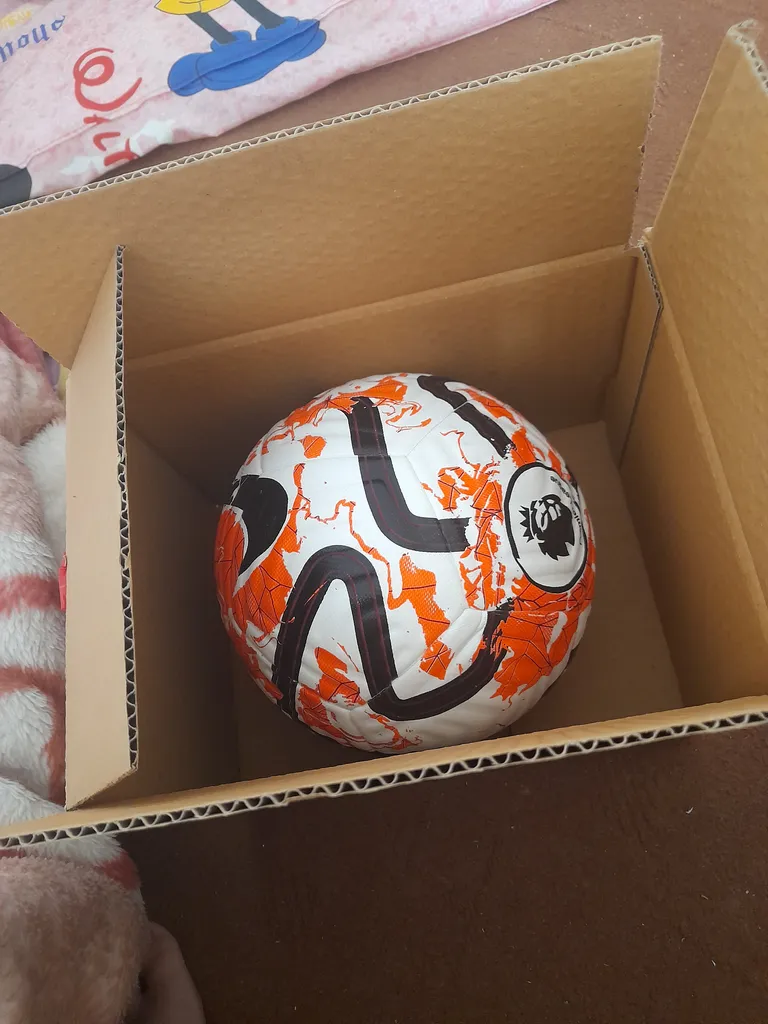 توپ فوتبال مدل پرسی پریمیرلیگ انگلیس 2024