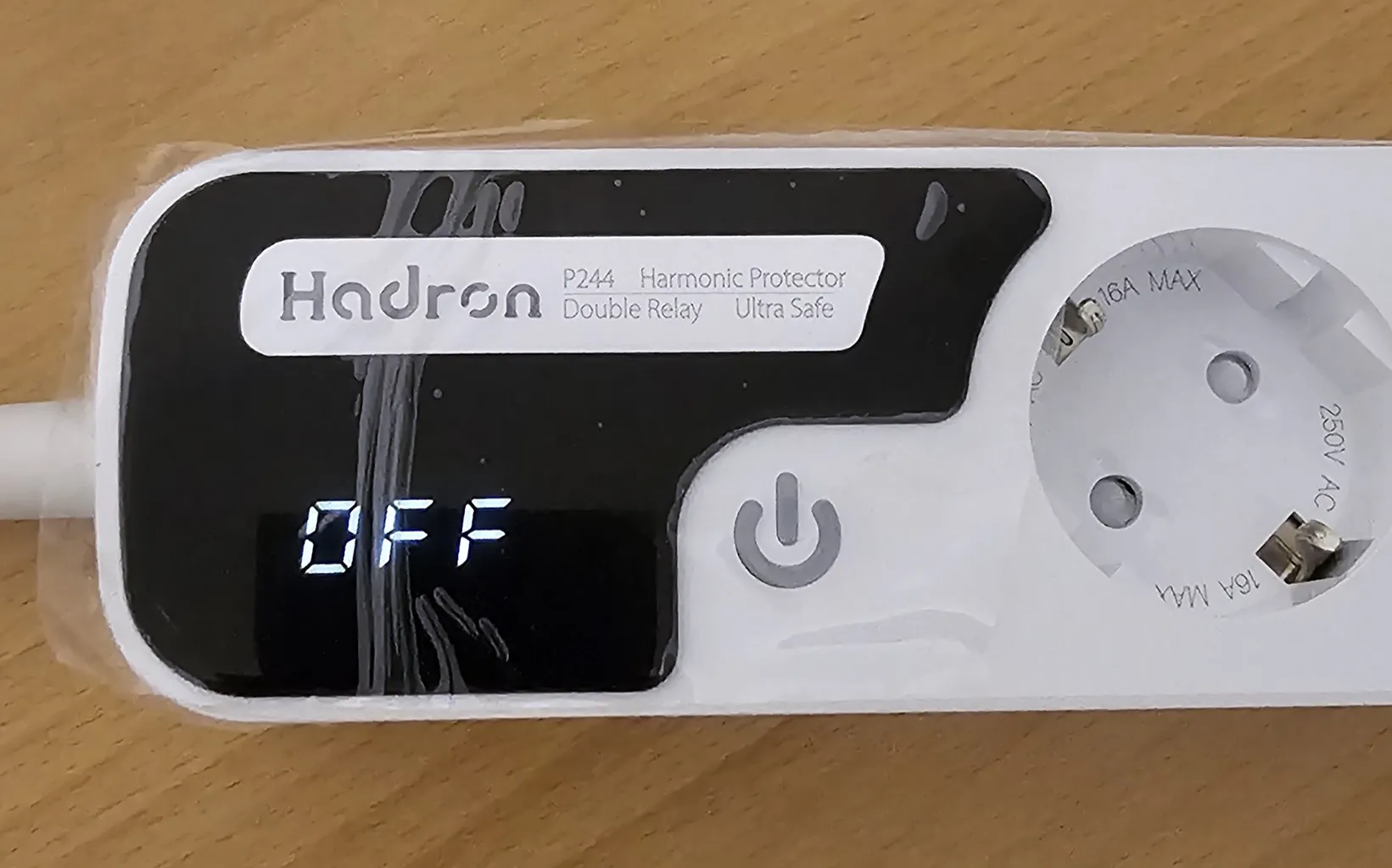 محافظ ولتاژ هارمونیک هادرون مدل P244