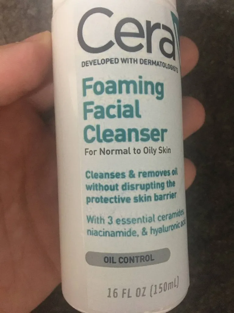 فوم شستشو صورت سراوی مدل ESSENTIAL CIRAMIDES حجم 150 میلی لیتر