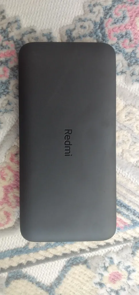 پاوربانک 10 وات شیائومی مدل Redmi ظرفیت 10000 میلی آمپر ساعت به همراه کابل تبدیل microUSB