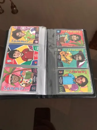 اسباب بازی شانسی کیندی مدل آلبوم کارت فوتبال