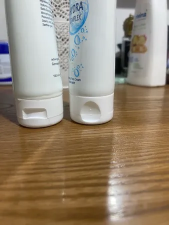 کرم مرطوب کننده رزاکلین مدل HYDRA COMPLEX حجم 100 میلی لیتر