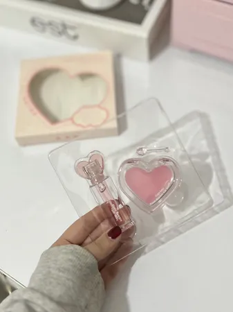 برق لب مایع گه گه بیر مدل قلبی به همراه روغن لب کد 01