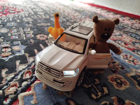 ماشین بازی چه ژی مدل فلزی 6 درب بازشو تویوتا دودزا