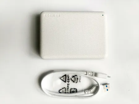 هارد اکسترنال توشیبا مدل Canvio Advance ظرفیت چهار ترابایت دارای رابط USB Type-A 3.0