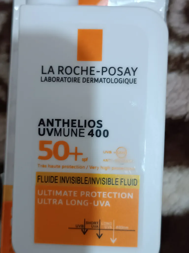 فلوئید ضدآفتاب بی‌رنگ لاروش پوزای +SPF50 مدل UVMune400 مناسب انواع پوست، حجم 50 میلی‌لیتر