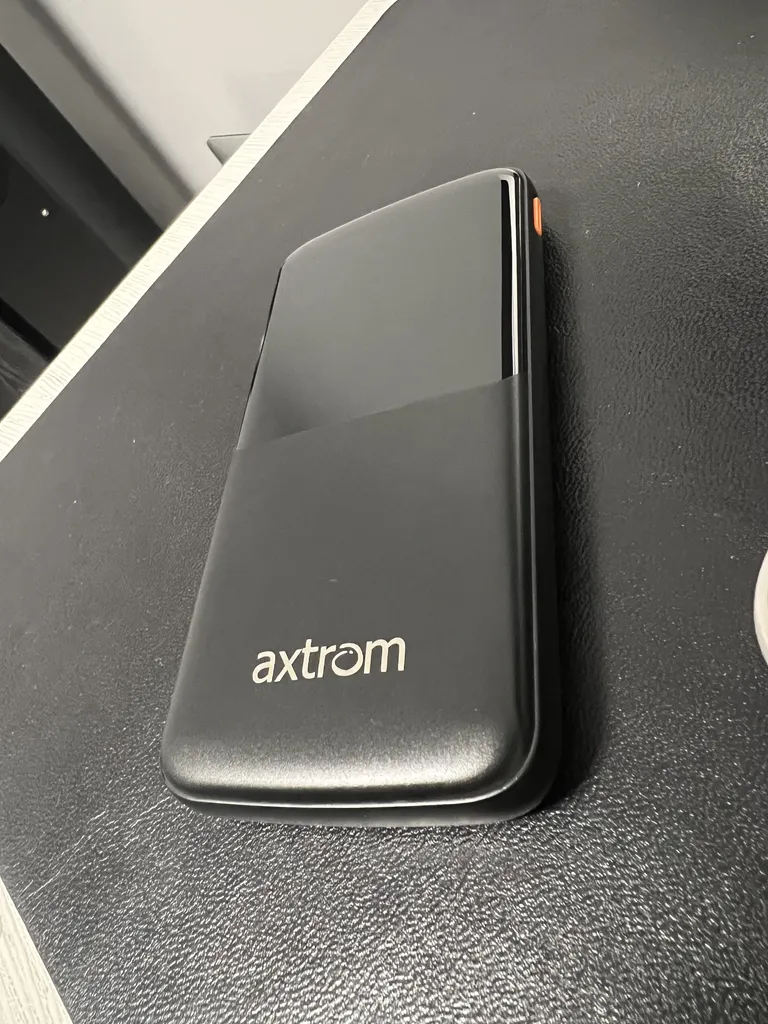 پاوربانک اکستروم مدل APB10K22W-B ظرفیت 10000 میلی آمپر ساعت