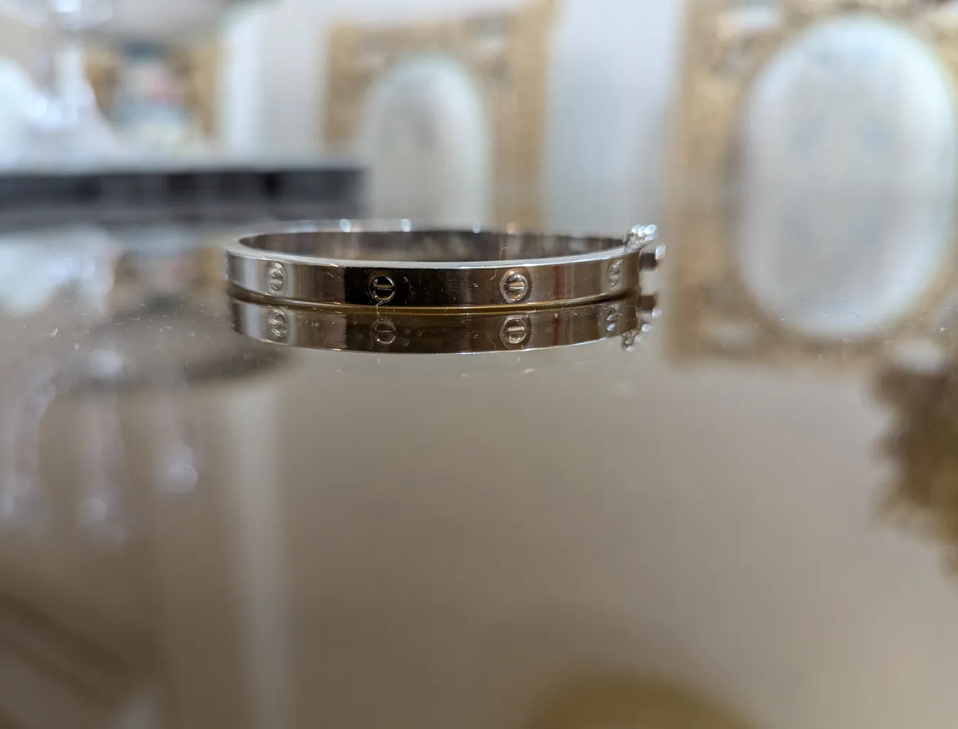 دستبند طلا 18 عیار زنانه ماوی گالری مدل لاو کارتیه صدف