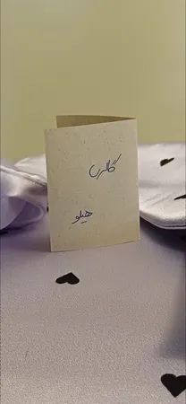 رو بالشی مدل ساتن ابریشم طرح قلب به همراه کش مو و چشم بند