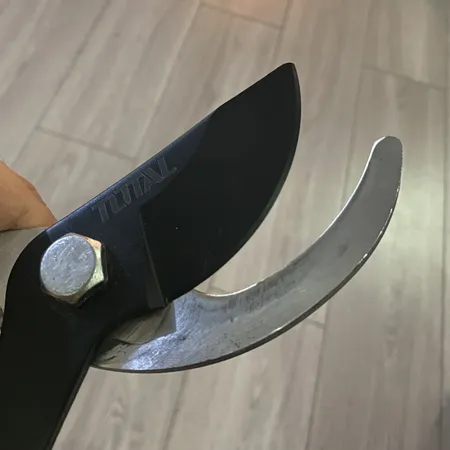 قیچی باغبانی توتال مدل THT1527101