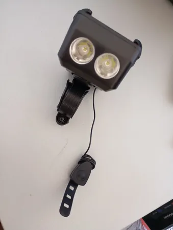 چراغ جلوی دوچرخه مدل 3 کاره کد 2000MAH