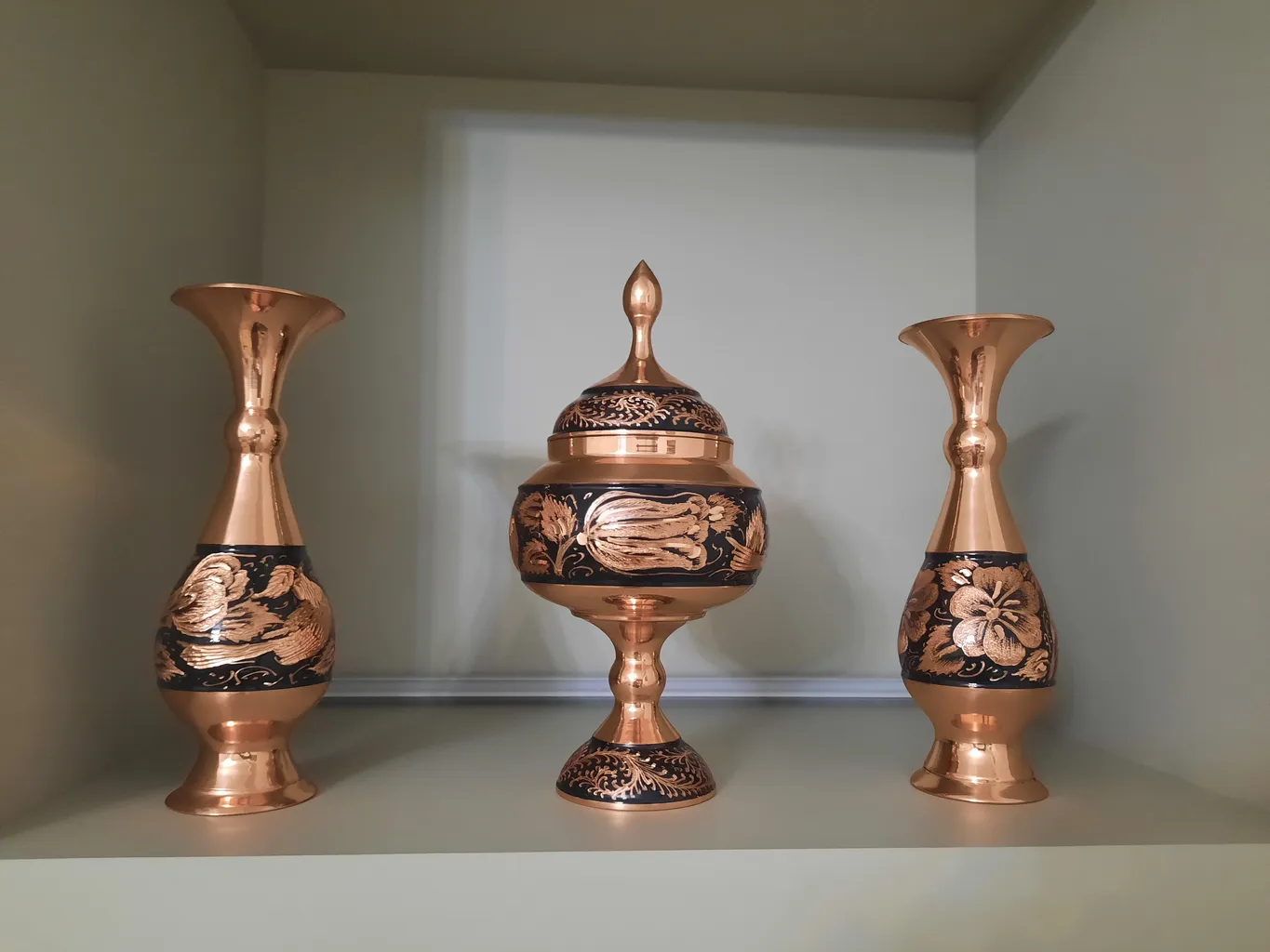 ست 3 تکه گلدان و شکلات خوری مسی مدل الماس تراش کد payedar24-20