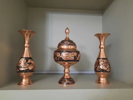 ست 3 تکه گلدان و شکلات خوری مسی مدل الماس تراش کد payedar24-20