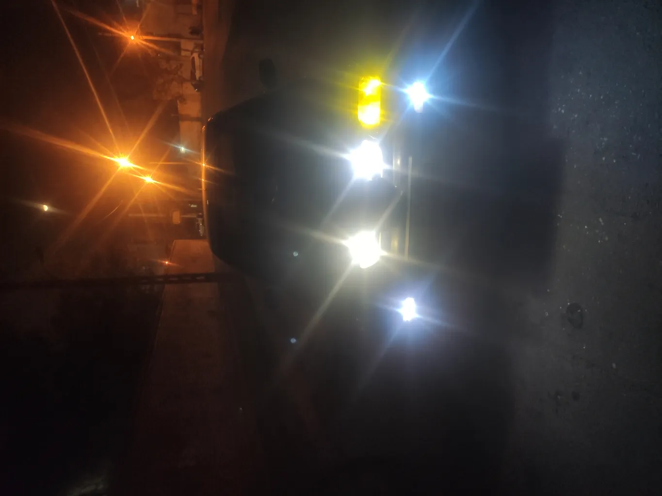 پرژکتور دو کنتاکت خودرو طرح نقطه ای بسته دو عددی