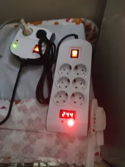 محافظ ولتاژ پارت الکتریک مدل PE8802