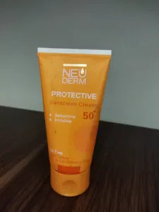 تجریه خرید کرم ضدآفتاب بی‌رنگ نئودرم مدل Highly Protective SPF50، مناسب پوست‌های چرب تا مختلط، حجم 50 میلی‌لیتر