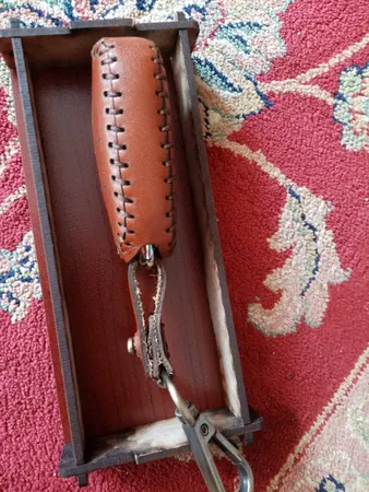 جاسوئیچی خودرو چرم طبیعی کد ct-563 مناسب برای MWM X22 ,X33 ام وی ام (عرضه کالا)