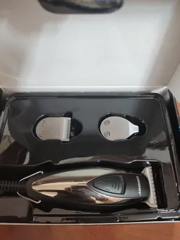 ماشین اصلاح موی سر و صورت و بدن جیمی مدل GM-830، اصلاح به صورت خط زن، قابلیت تنظیم سرعت، منبع انرژی با آداپتور برق، تکنولوژی اصلاح به صورت برش مستقیم، اندازه اصلاح 0.2 میلی‌متر، به‌همراه برس تمیزکننده