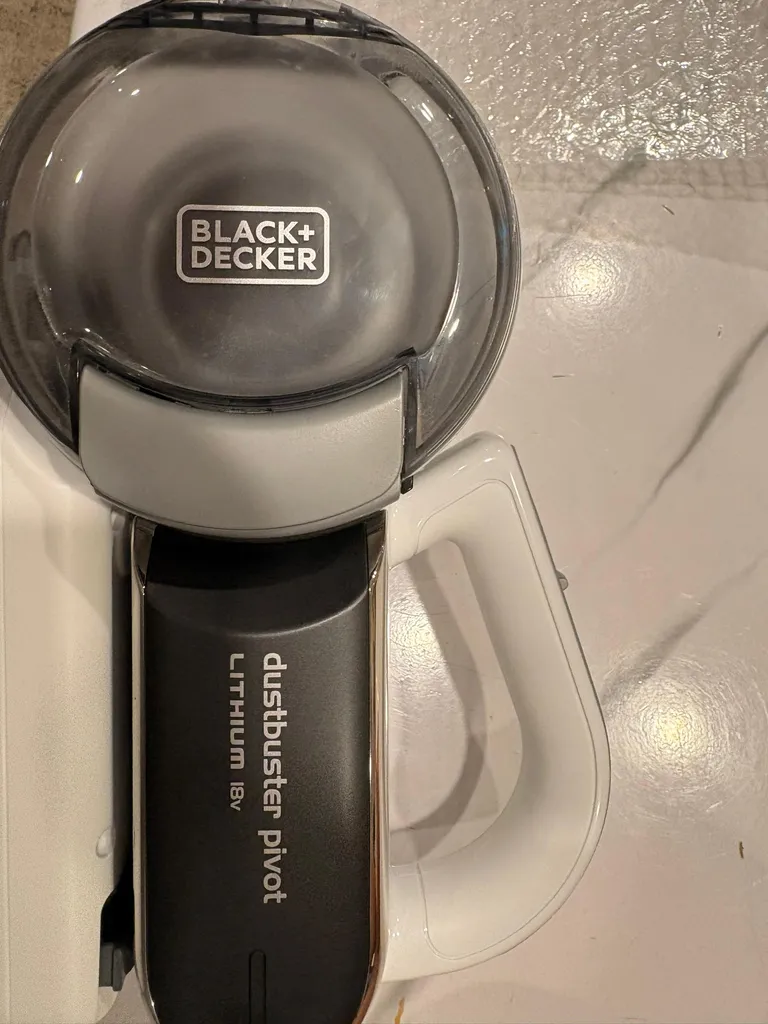 جارو شارژی دستی بلک اند دکر مدل PV1820L