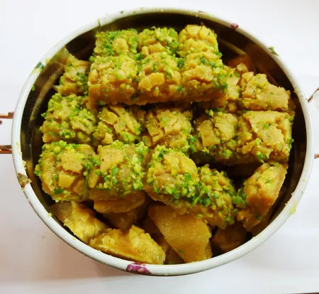 سوهان زعفرانی حبه قم - 400 گرم