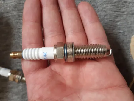 شمع خودرو نور مدل YRFNE مناسب برای یورو 4 بسته 4 عددی