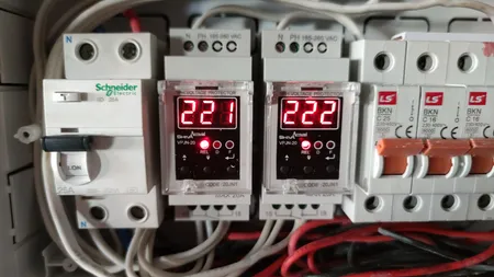 محافظ ولتاژ شیوا امواج مدل VPJN-20 بسته دو عددی