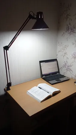 چراغ مطالعه مدل EN-101 همراه با لامپ ال ای دی 6 وات سهند E27