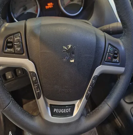 پد ژله ای محافظ دکمه فرمان مانیتور و آینه خودرو وارون مدل P-768 مناسب برای پژو 207 بسته 18 عددی