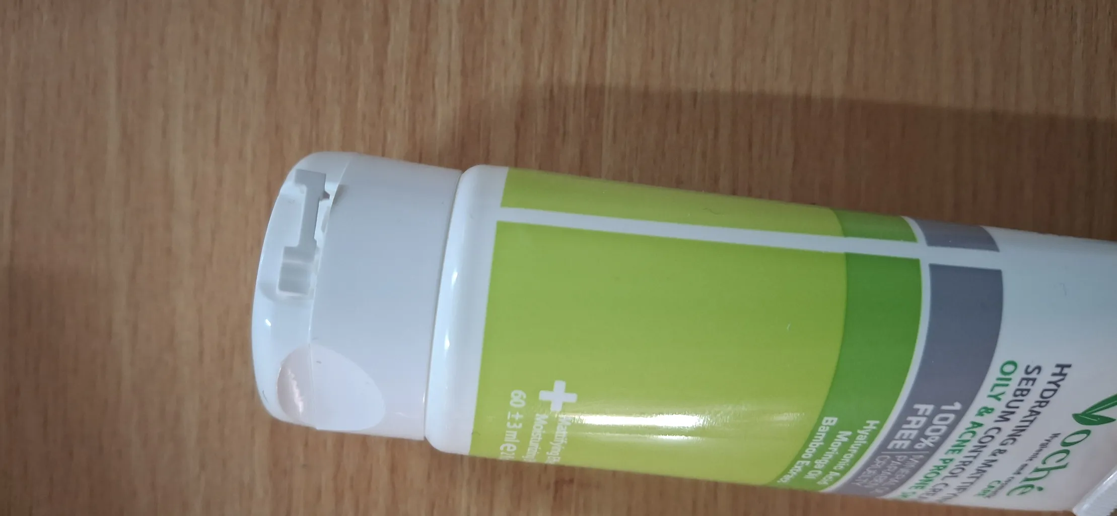 کرم آبرسان وچه مدل Bamboo مناسب پوست‌های چرب و مستعد آکنه حجم 60 میلی‌لیتر