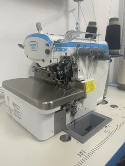 چرخ خیاطی صنعتی سر دوز جک مدل E4_4 به همراه میز و پایه