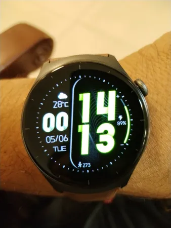 ساعت هوشمند میبرو مدل Watch Lite 3 مناسب برای ورزش، روزمره، رسمی، دارای قابلیت‌های صفحه نمایش رنگی و لمسی، قابلیت مکالمه از طریق بلوتوث، بند چرم، فرم صفحه دایره