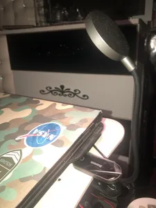 تجریه خرید چراغ مطالعه باسئوس مدل DGRAD-0G