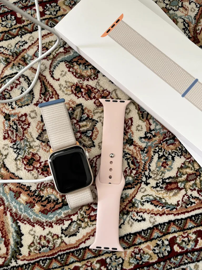 ساعت هوشمند اپل مدل  SE Aluminum Case 40mm with Sport Loop Band