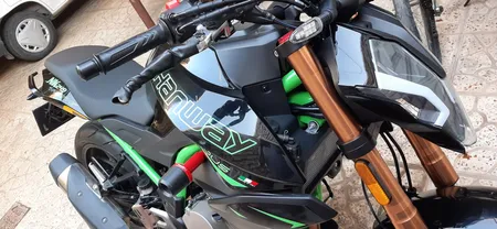 شامپو نانو براق کننده و تمیز کننده بدنه خودرو تیزرو صنعت مدل SH45 حجم 4.4 لیتر