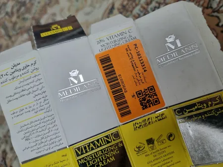 کرم مرطوب کننده و روشن کننده مدیلن مدل Vitamin C حجم 30 میلی لیتر