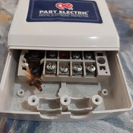 محافظ نوسان برق پارت الکتریک کد 0690