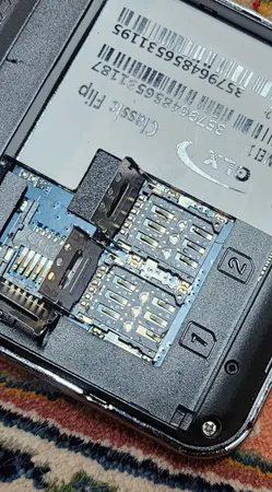 گوشی موبایل جی ال ایکس مدل Flip دو سیم کارت