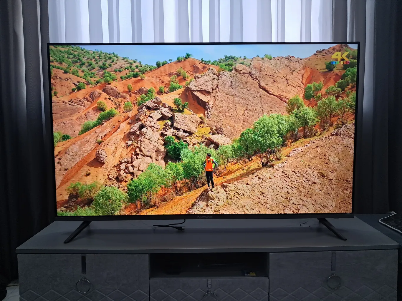 تلویزیون ال ای دی هوشمند دوو مدل DSL-55SU1700 سایز 55 اینچ